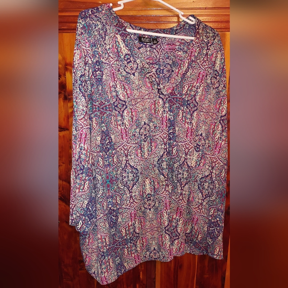 a.n.a Pink and Navy Graphic Blouse Relaxed Fit EUC Smoke Free Home